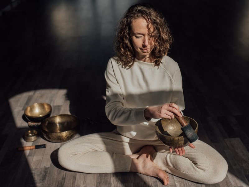 Yoga en Muziek: Een Gouden Combinatie